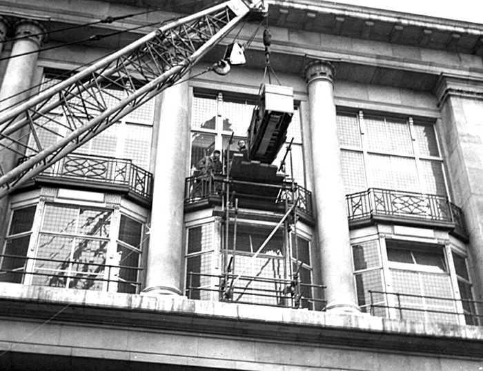 Arrival of LEO III/1 at Hartree House, (above Whieley's sore, Queensway) 1962
