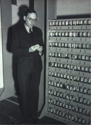 Cambridge mathematician Maurice Wilkes with the EDSAC 1 under construction. © Computer Laboratory, University of Cambridge, (CC BY 2.0 UK)